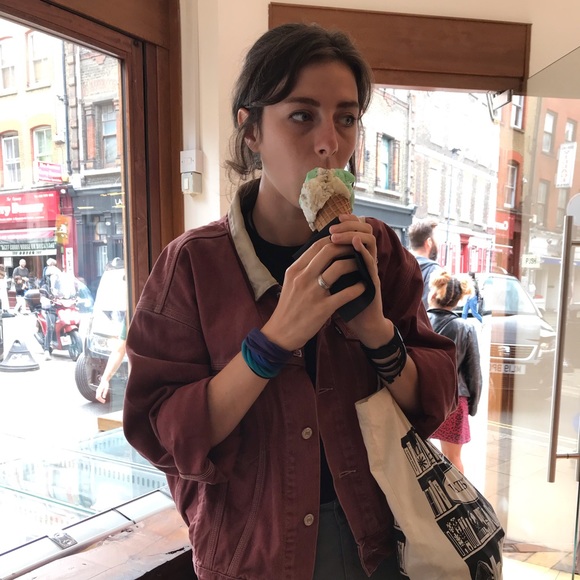 Meet your Posher, Olivia - Picture 1 of 1